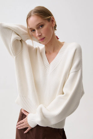 NIKA HEAVYWEIGHT V NECK SWEATER