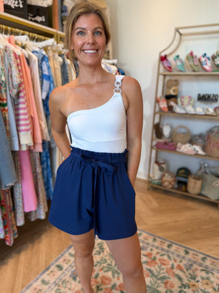 BELTED ELASTIC WAIST SHORT